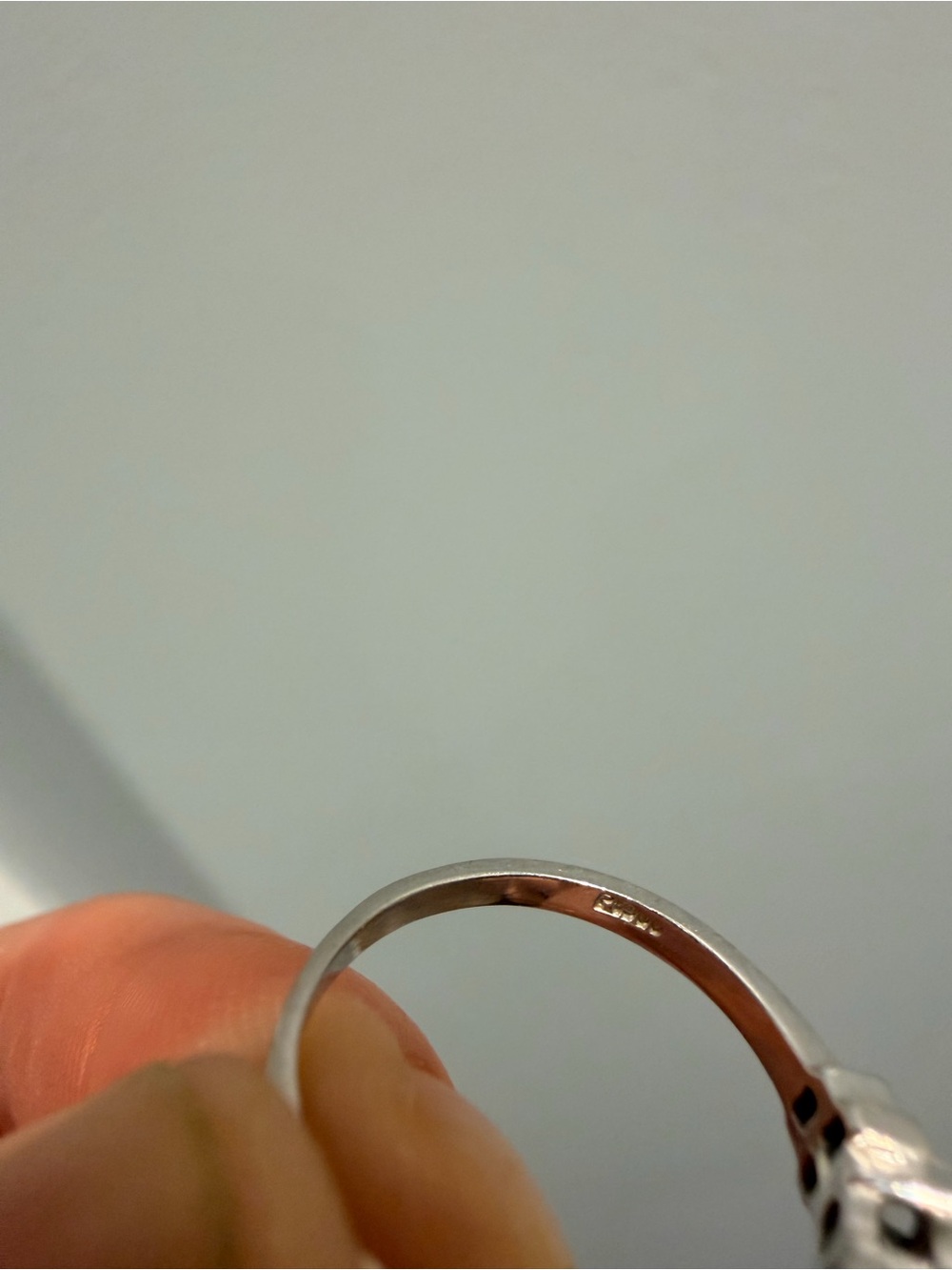 Real dimoand ring with size stones. Size 7 14k gold. - Picture 7 of 7